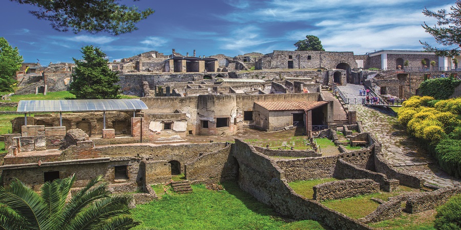 Walking through time in Pompeii and Herculaneum