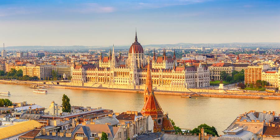Experiencing the beauty of Budapest on an evening Danube cruise